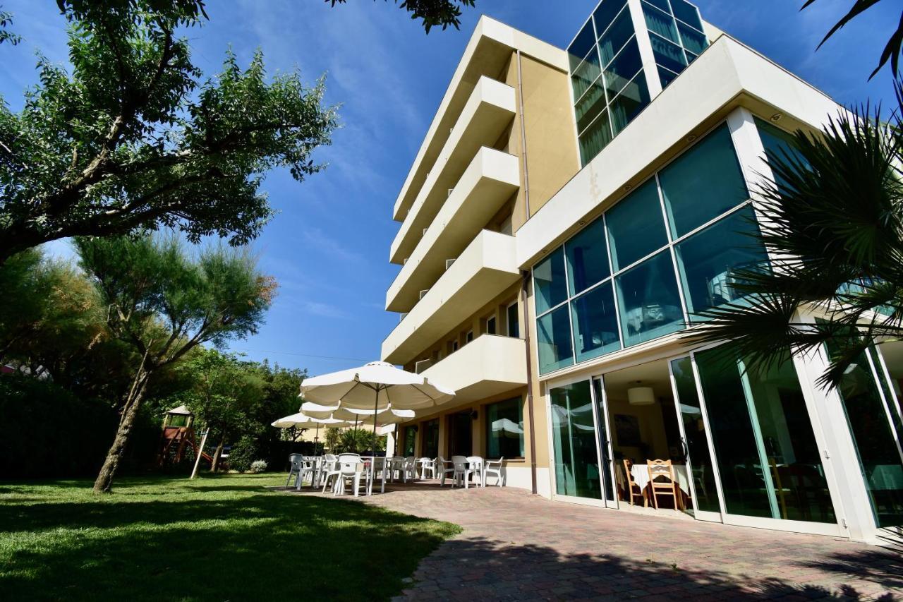 Hotel Astor B&B Lido di Classe Exterior foto