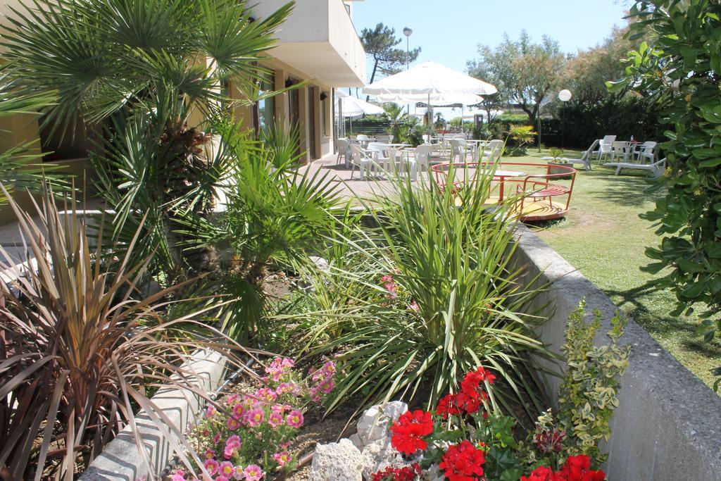 Hotel Astor B&B Lido di Classe Exterior foto