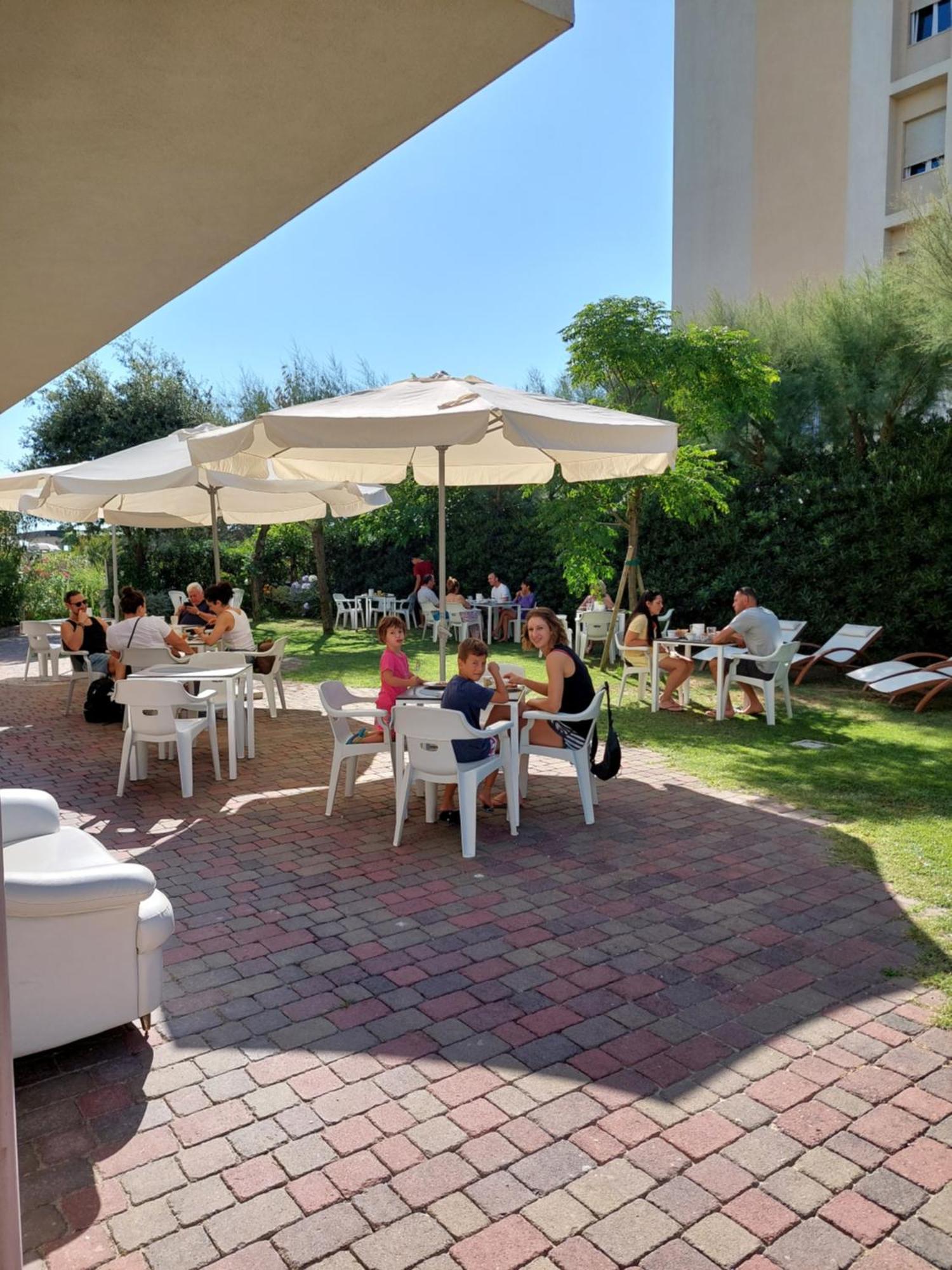Hotel Astor B&B Lido di Classe Exterior foto