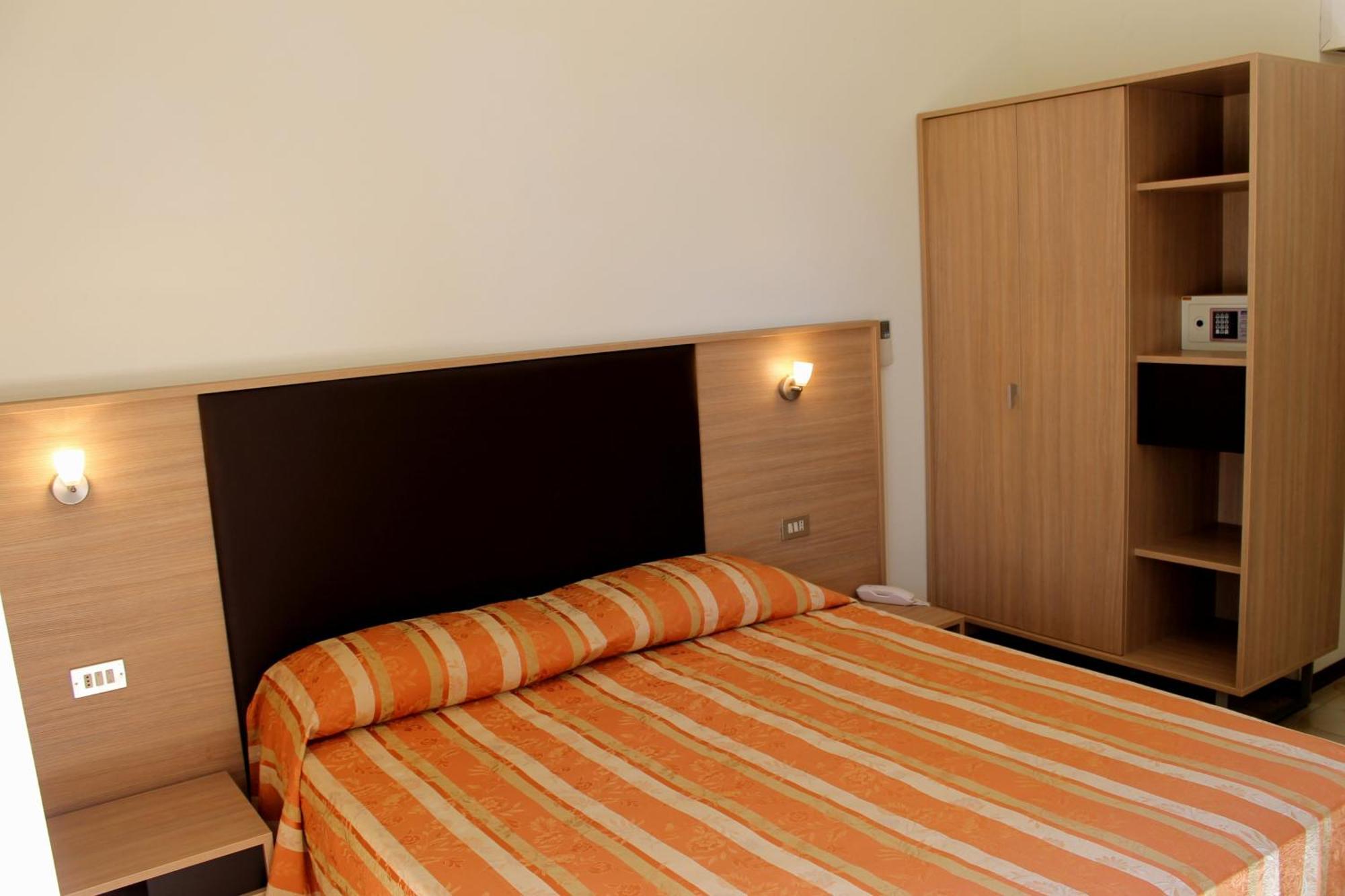 Hotel Astor B&B Lido di Classe Exterior foto