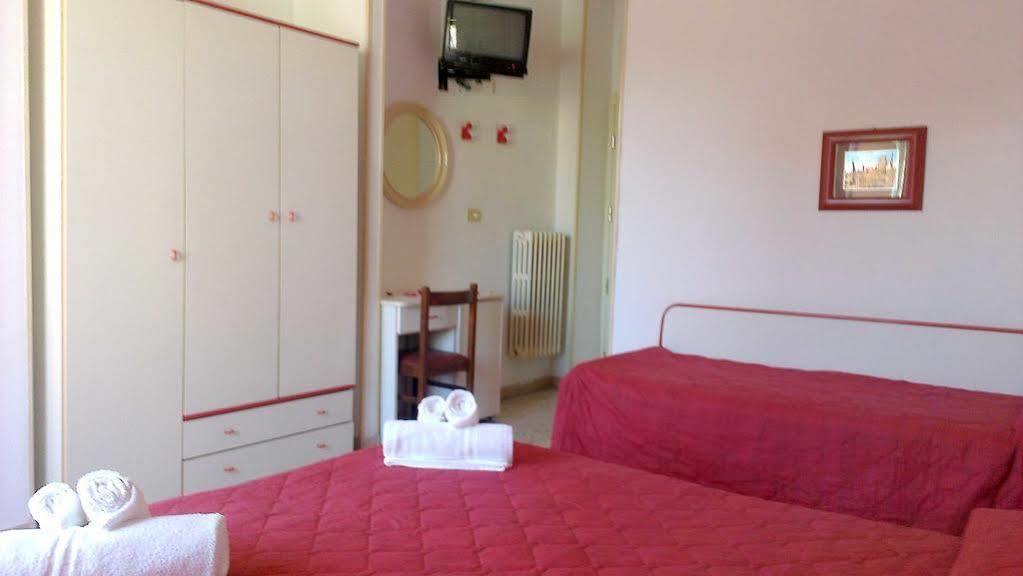 Hotel Astor B&B Lido di Classe Exterior foto